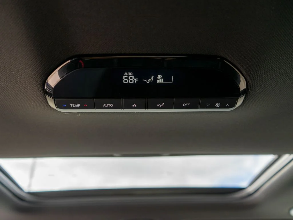 New 2027 Glacial White Pearl Kia X-LINE SX image 15