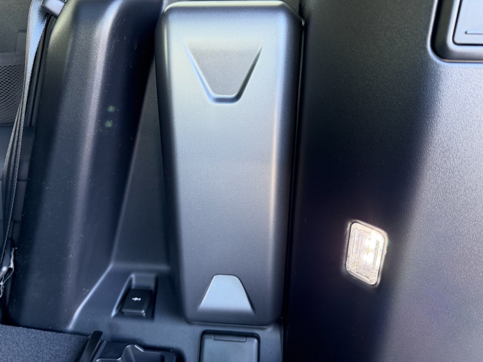 2026 Land Rover Defender X - Photo 35