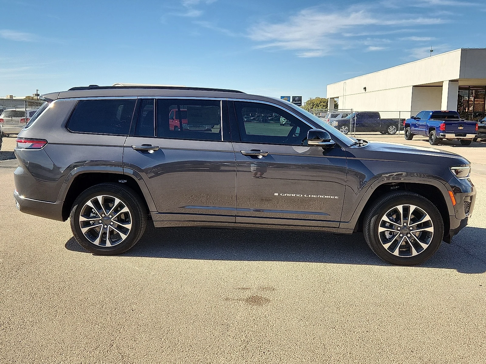 New 2025 Baltic Gray Metallic Clear-Coat  Paint Jeep L OVERLAND 4X4 image 5