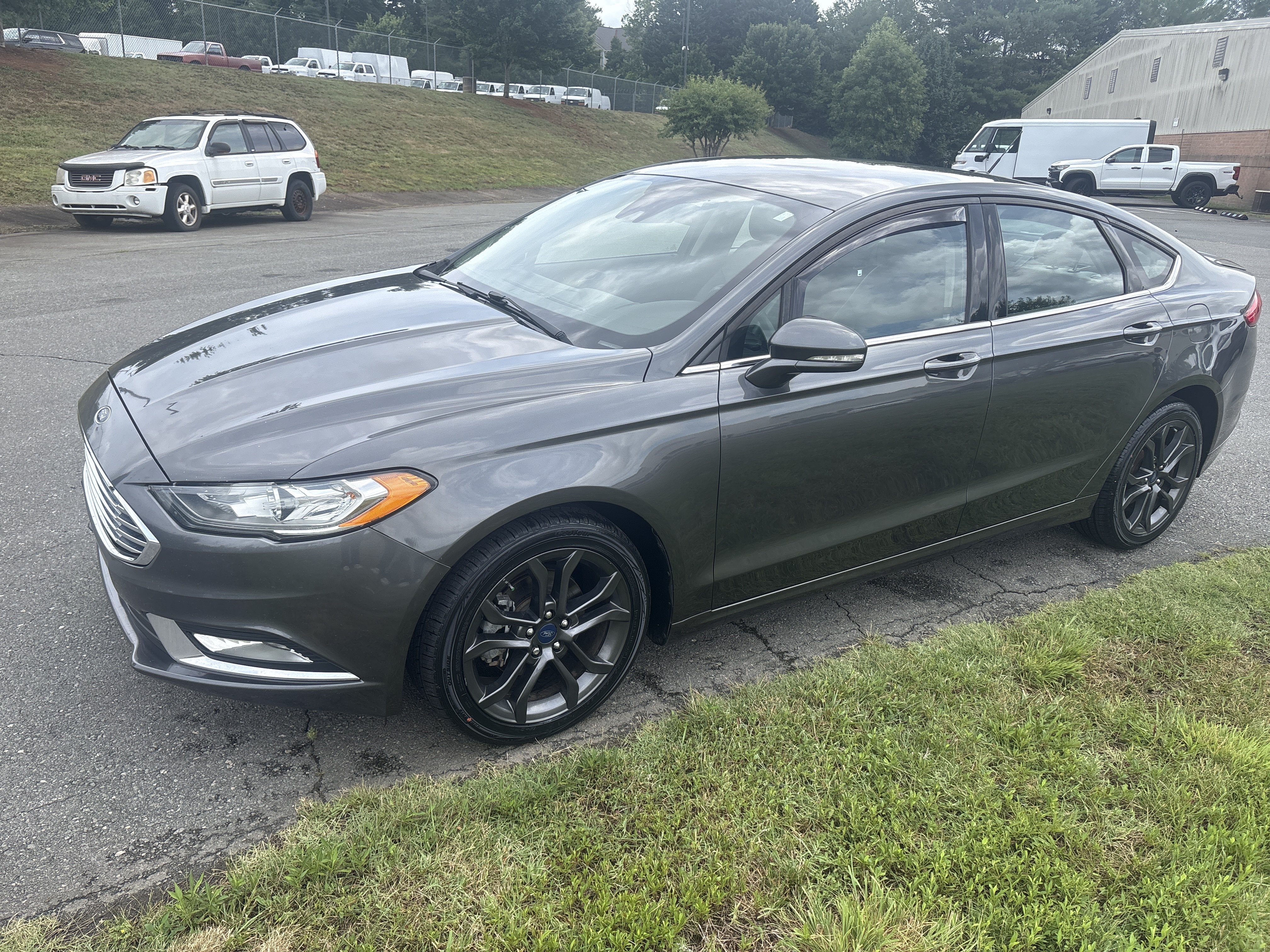 Used 2018 Magnetic Metallic Ford SE image 1