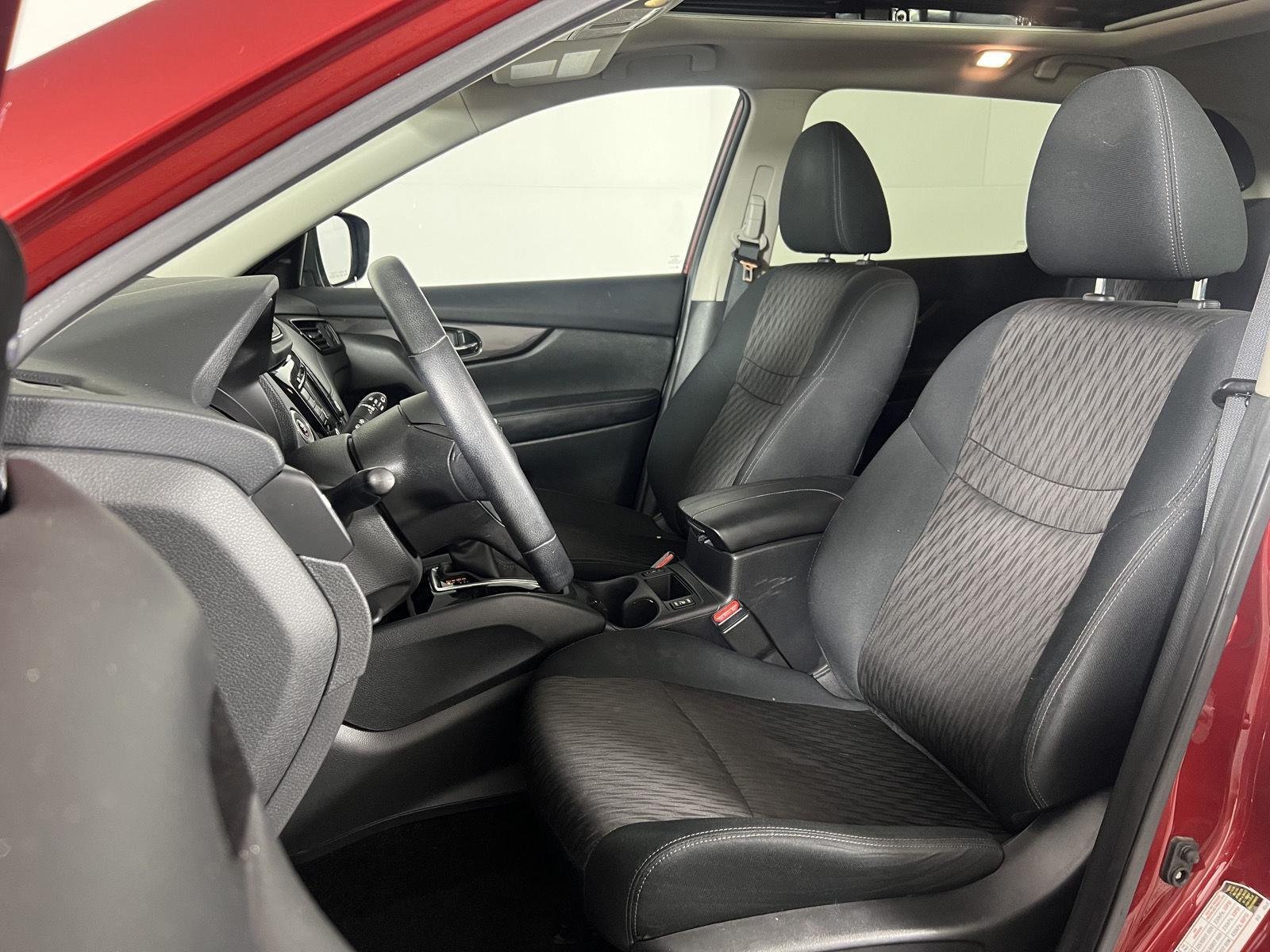 Used 2018 Scarlet Ember Nissan SV image 14