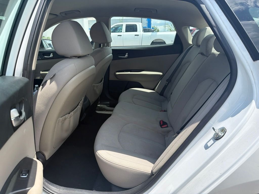 Used 2016 White Kia LX image 7