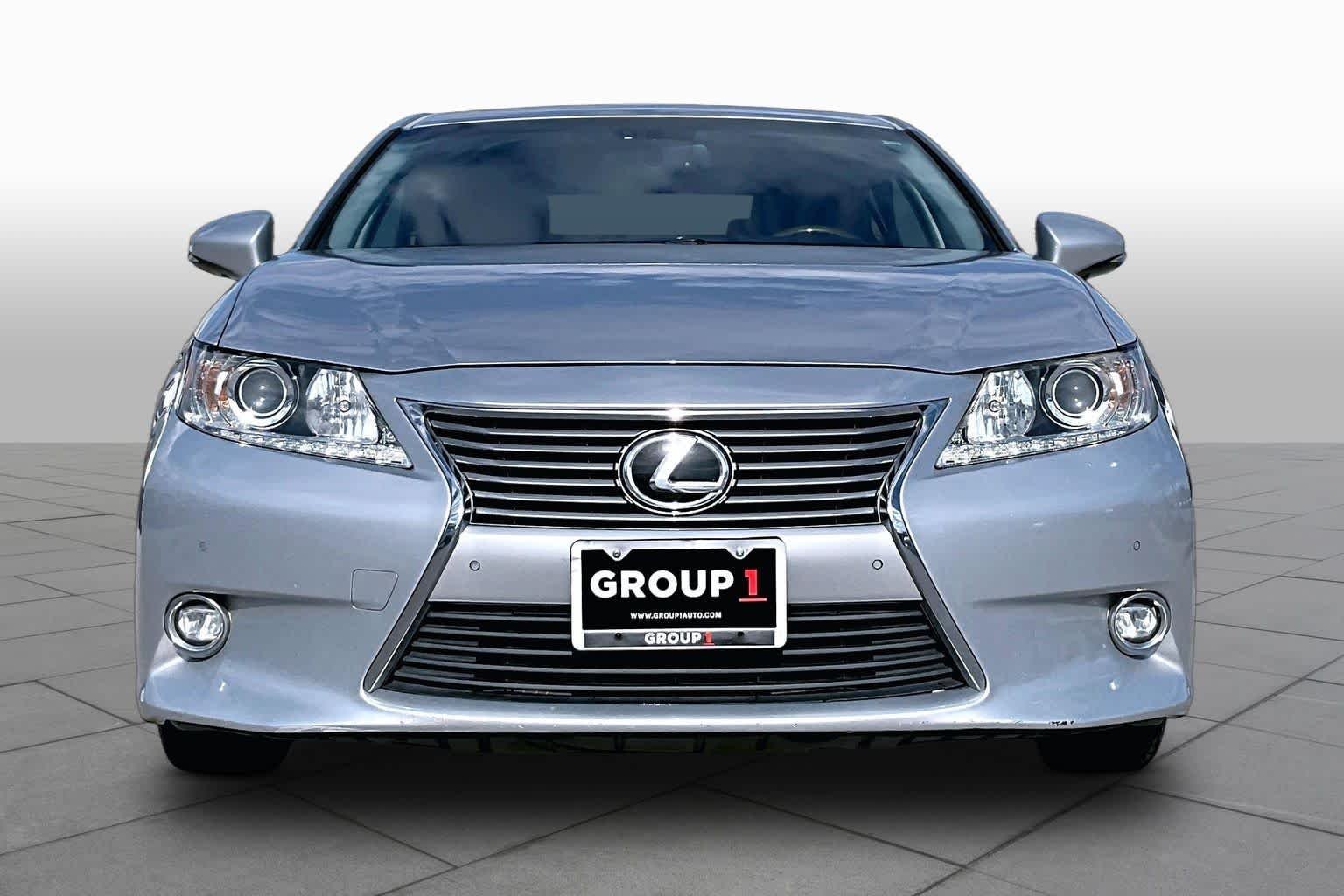 Used 2014 Silver Lining Metallic Lexus  image 4