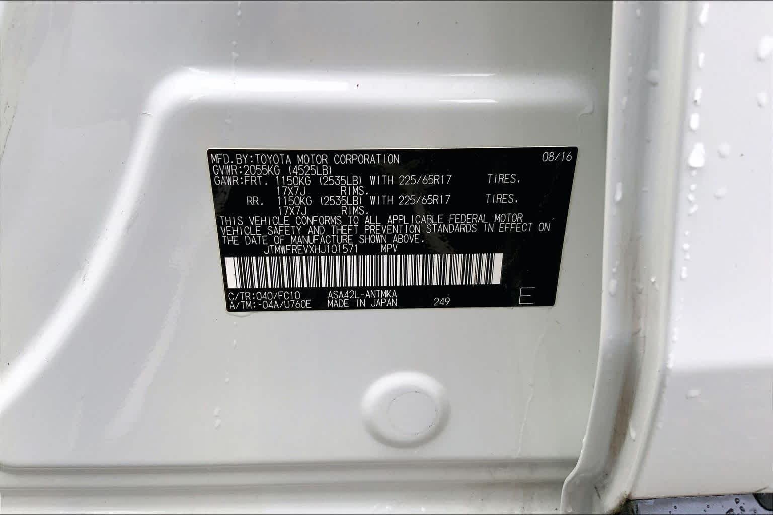 Used 2017 Super White Toyota XLE image 31