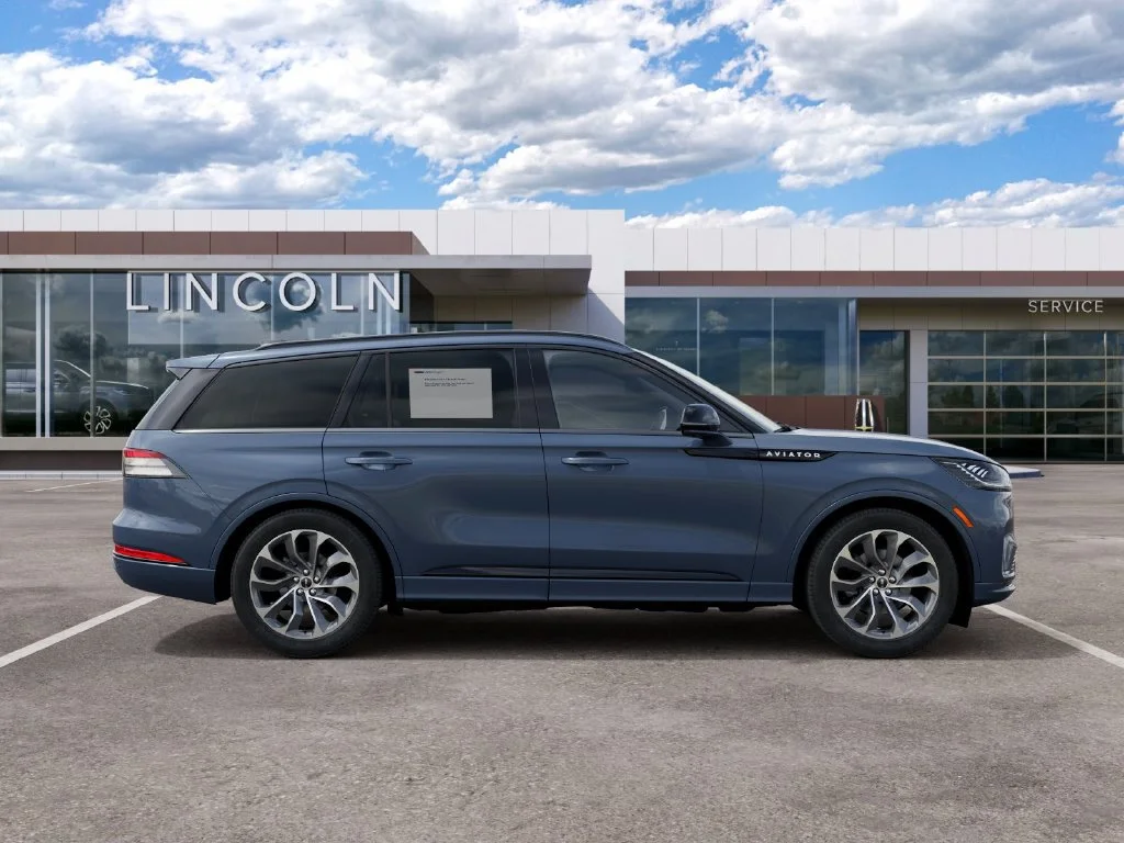 New 2027 Blue Lincoln Premiere image 5