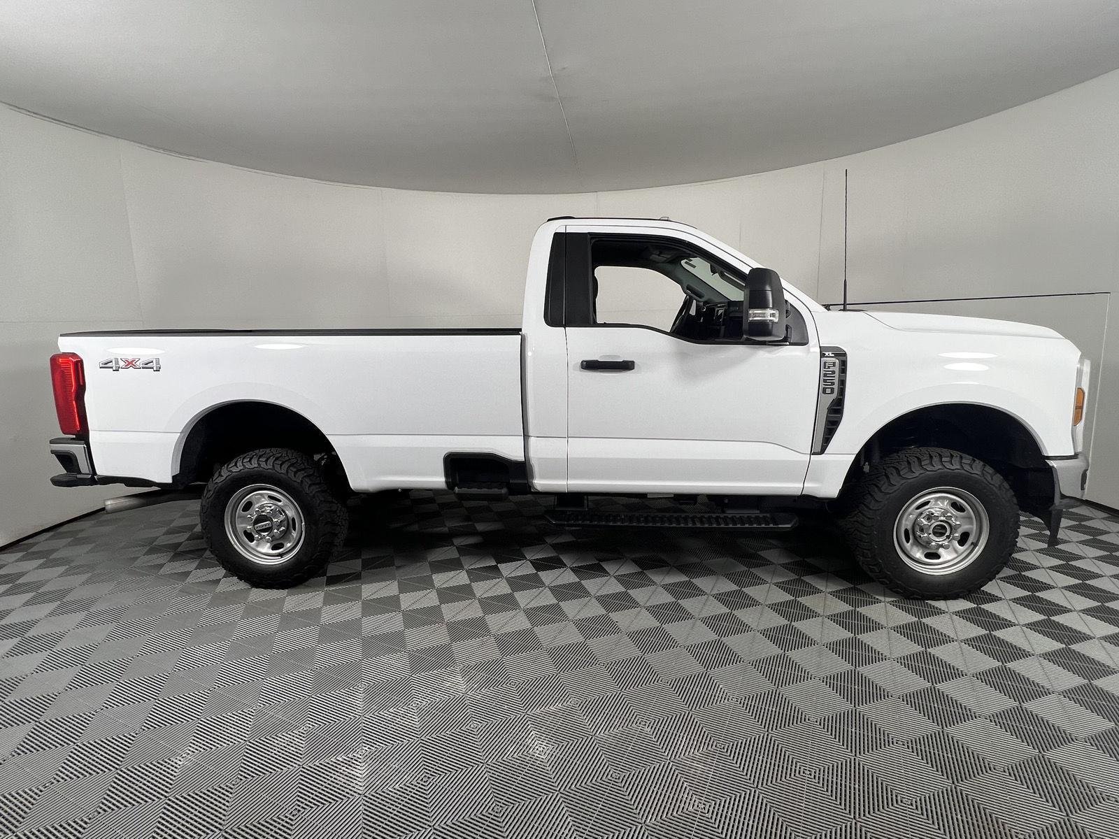 Used 2024 Oxford White Ford XL image 11