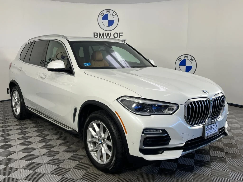 Used 2019 White BMW xDrive40i image 1