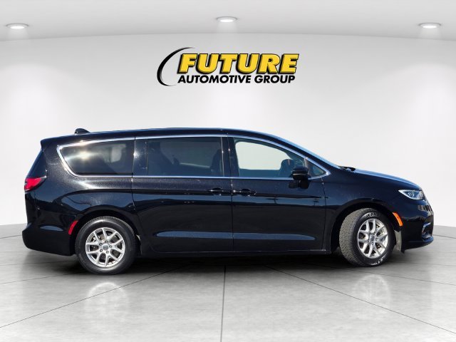 Used 2024 Black Chrysler Touring L image 3