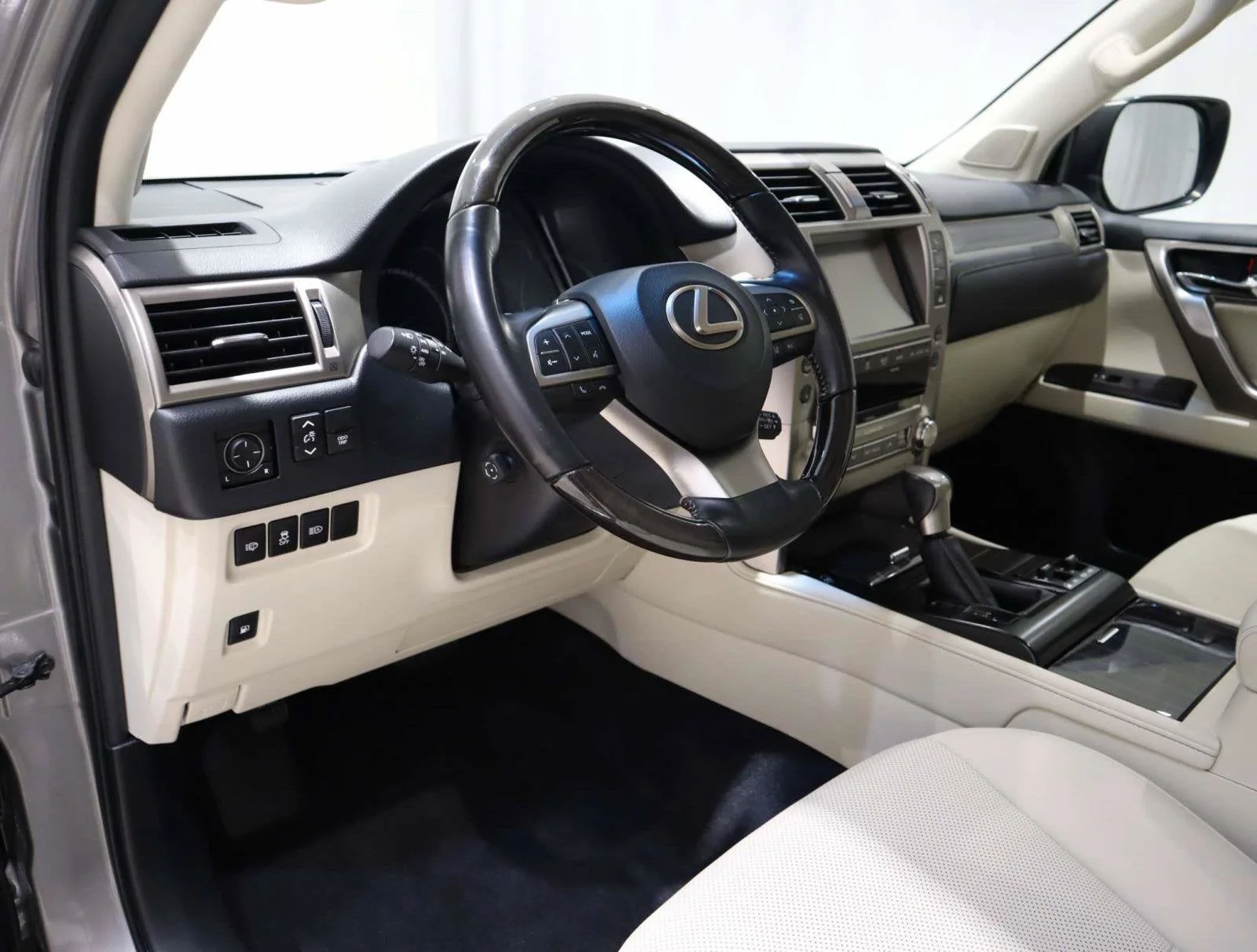 Used 2020 Silver Lexus GX 460 Premium image 17