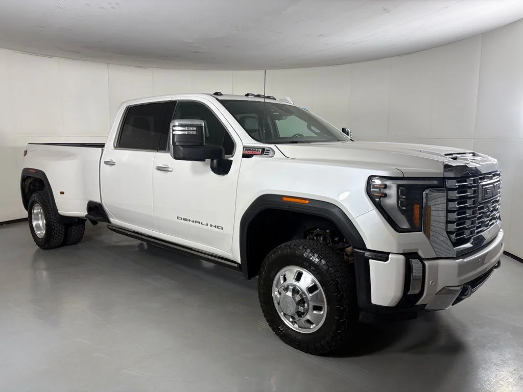 Used 2024 White GMC Denali image 2
