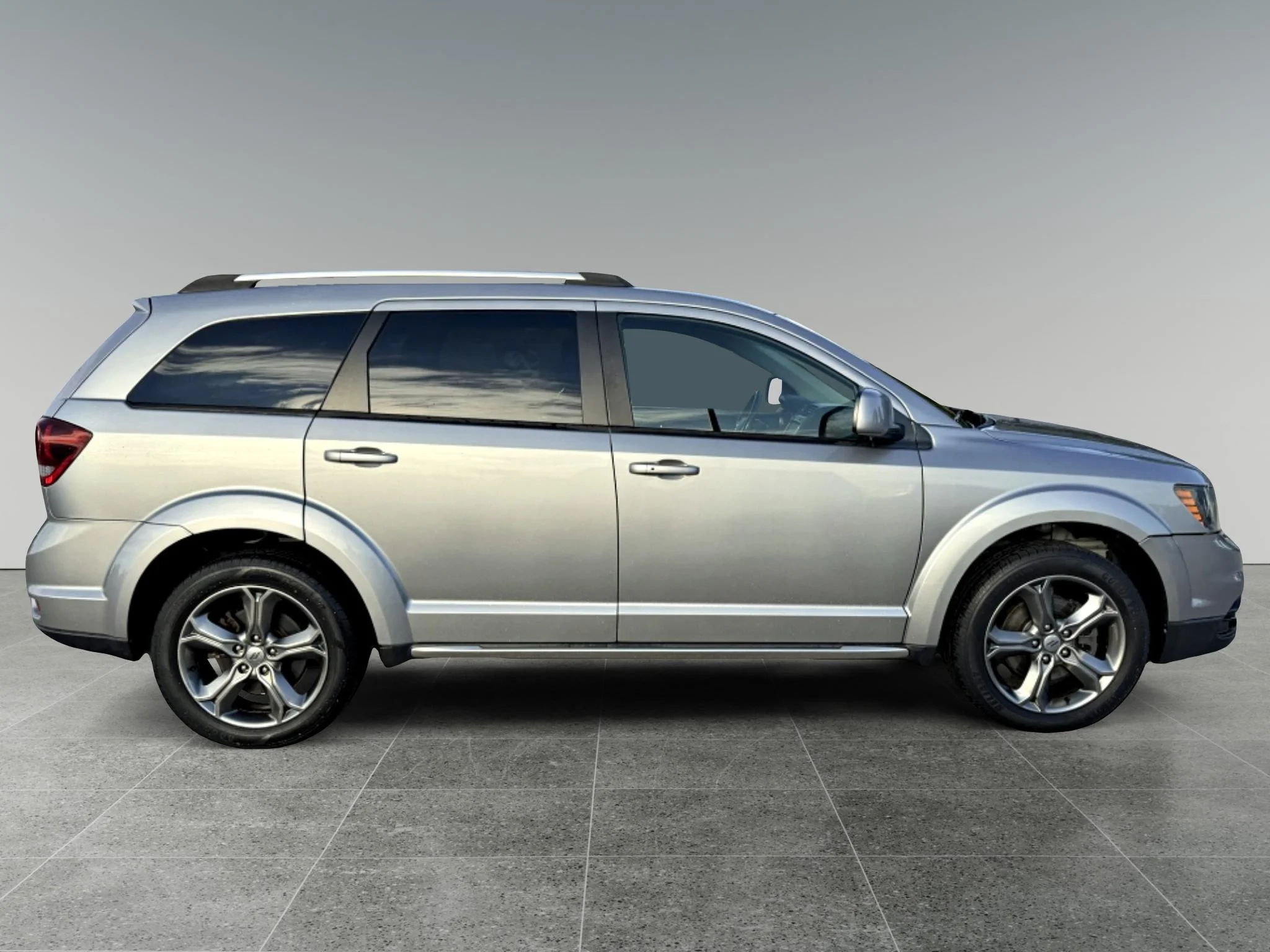 Used 2018 Billet Clearcoat Dodge Crossroad image 7