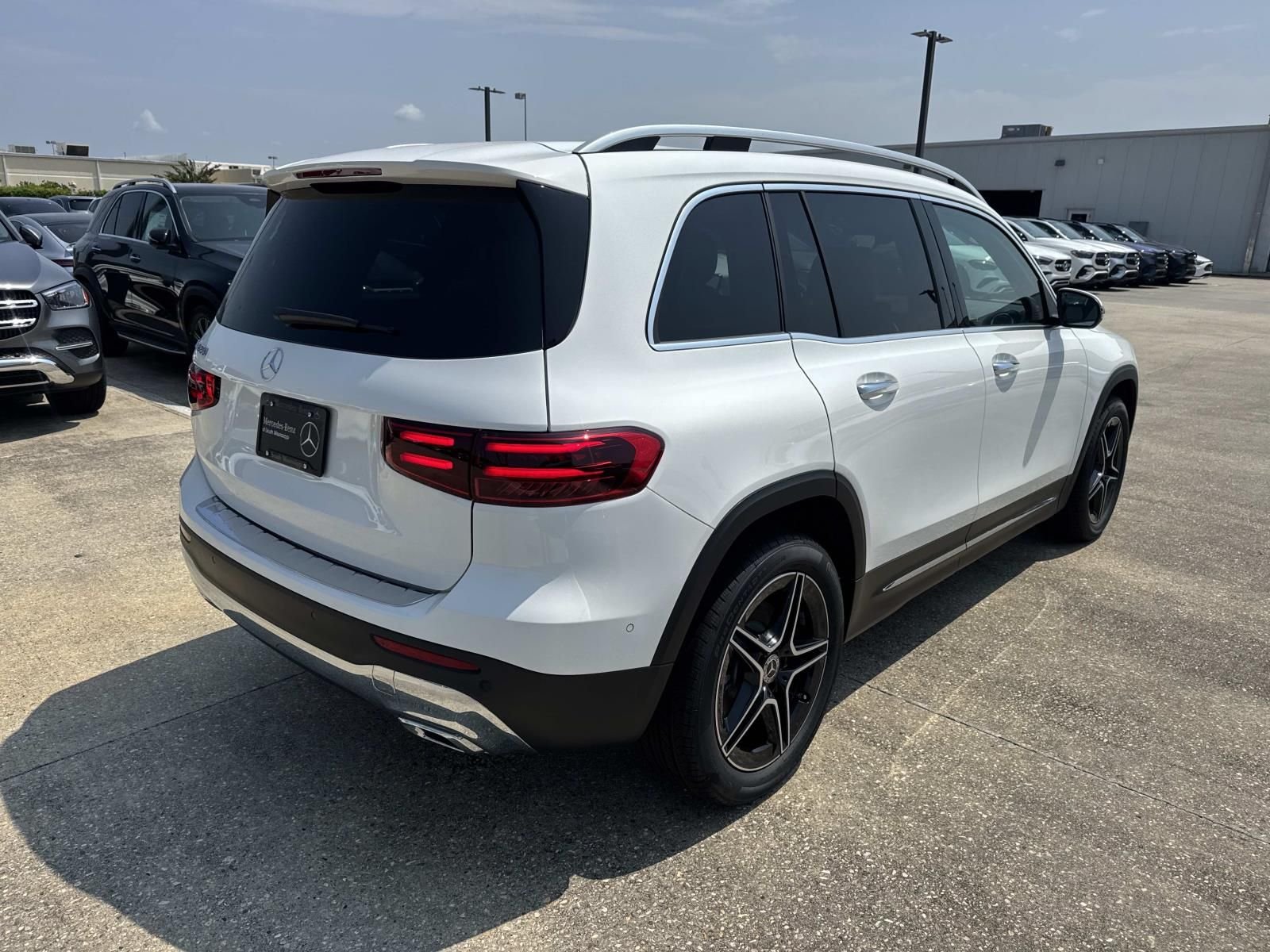 New 2026 White Mercedes-Benz GLB 250 image 4
