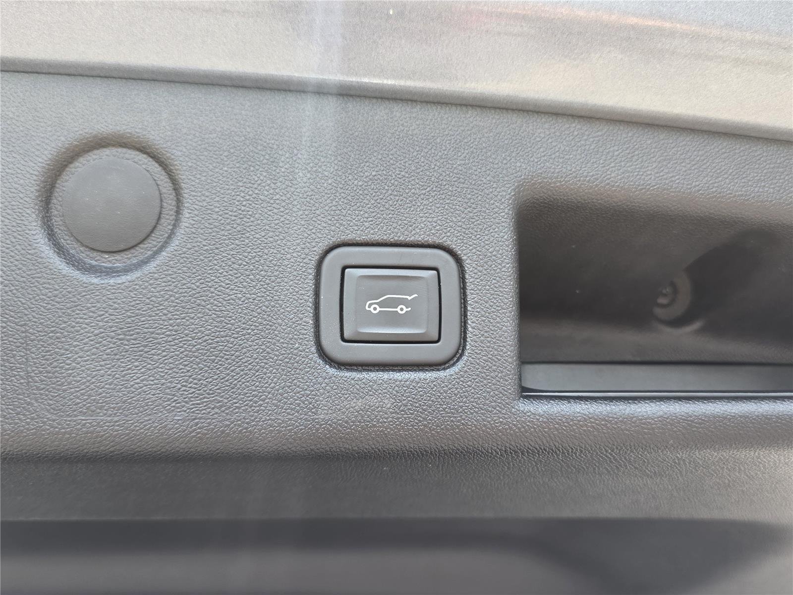 Used 2023 Sterling Gray Metallic Chevrolet Premier image 29