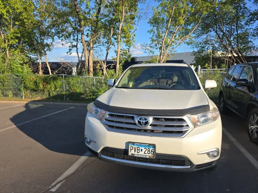 Used 2012 Blizzard Pearl Toyota Limited image 2