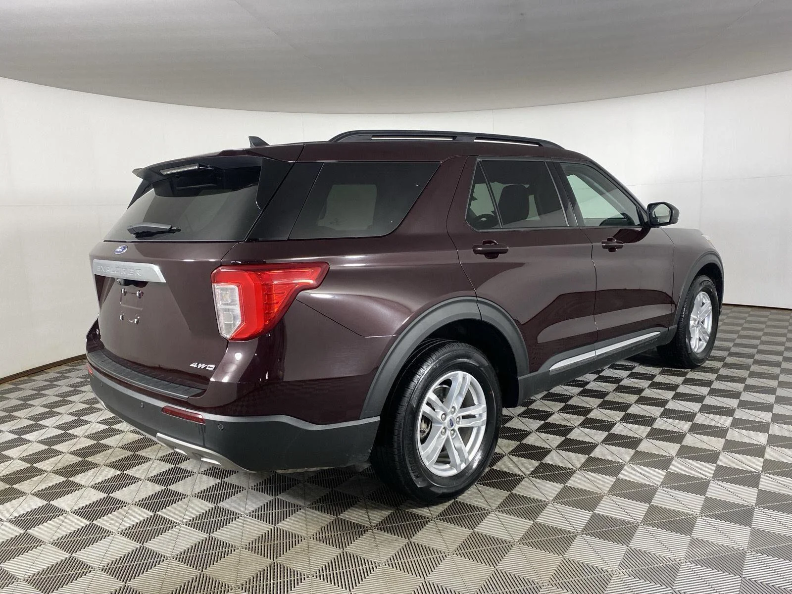 Used 2023 Jewel Red Metallic Tinted Clearcoat Ford XLT image 20