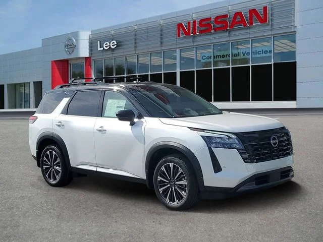 2026 Nissan Pathfinder Platinum 2WD's photo