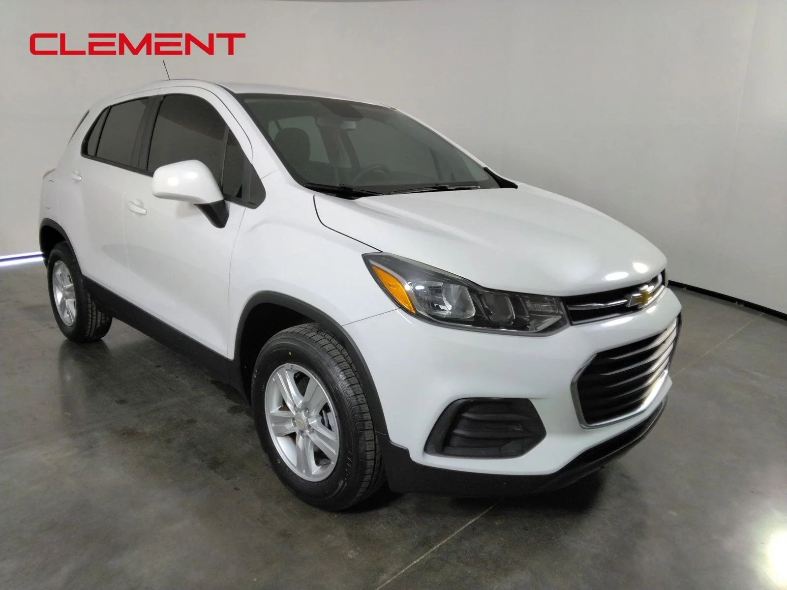 Used 2022 White Chevrolet LS image 3