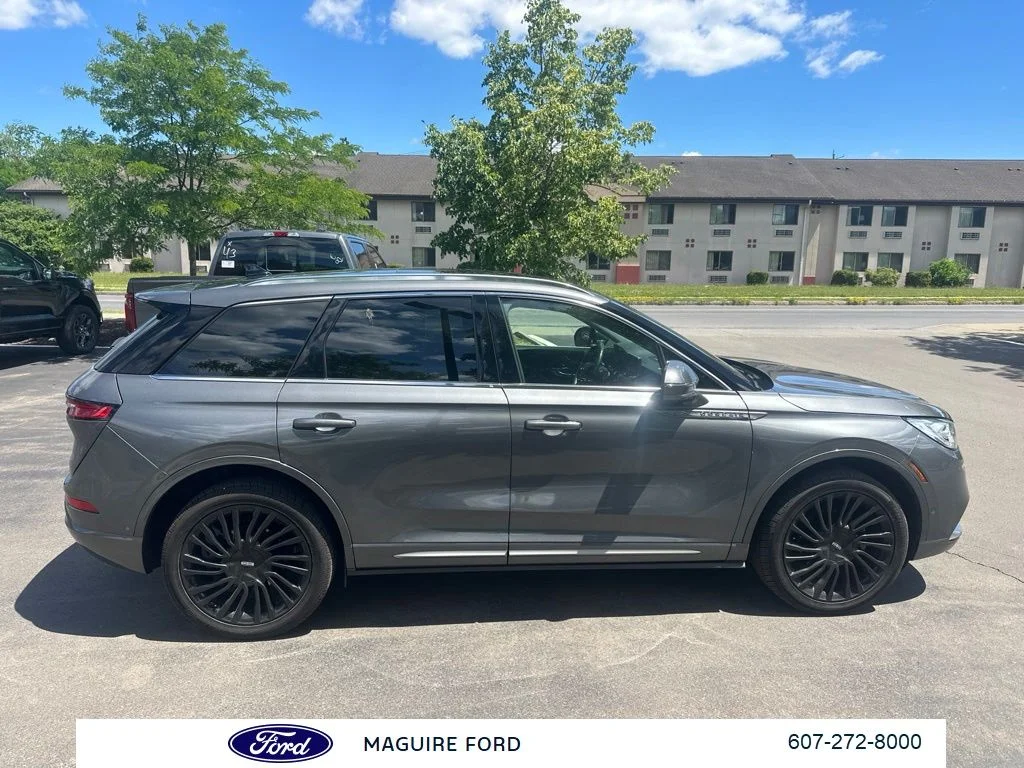 Used 2022 Gray Lincoln Reserve image 3