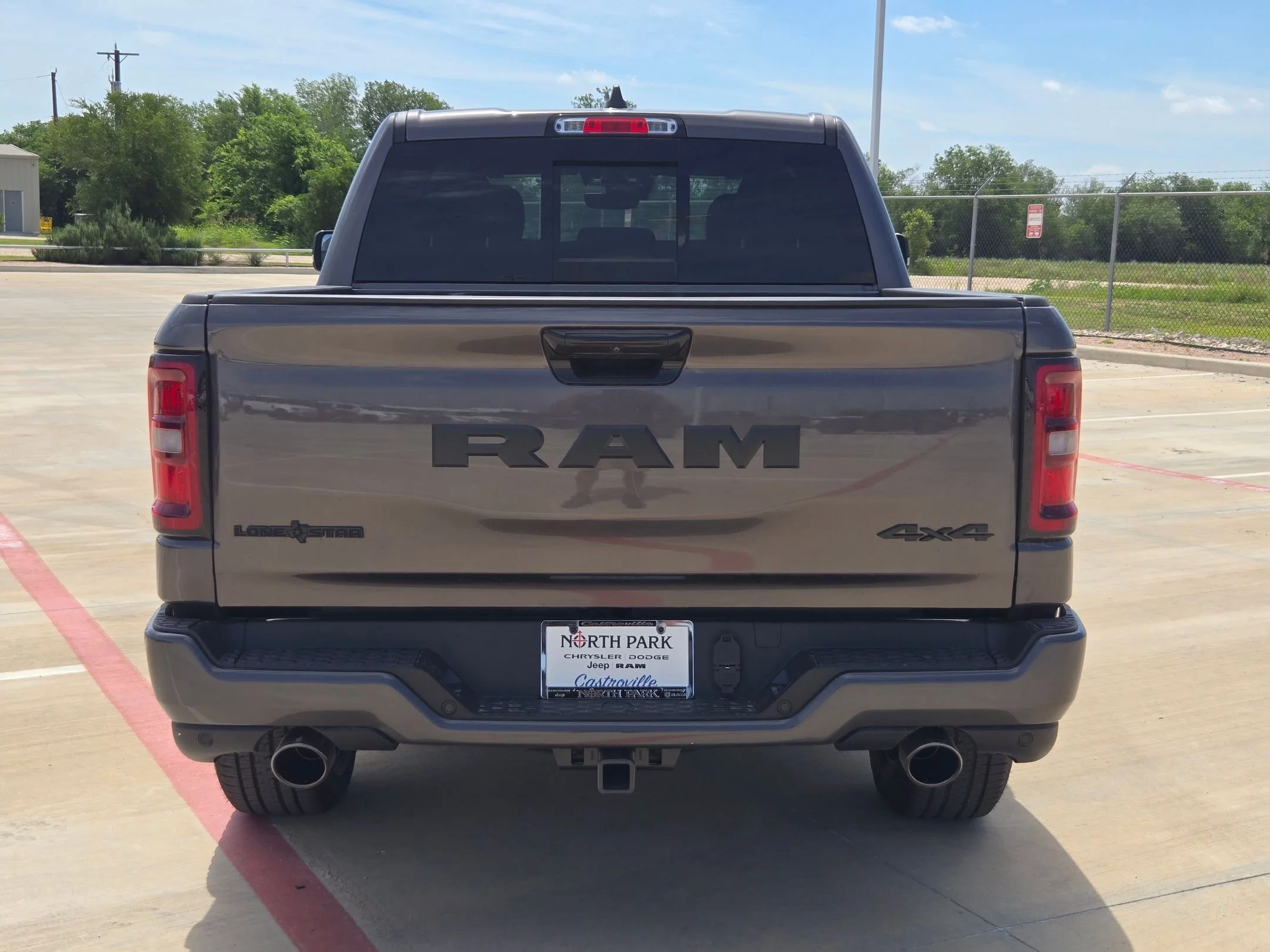 New 2026 Granite Crystal Metallic Clear-Coat Exterior Paint RAM Big Horn/Lone Star image 4