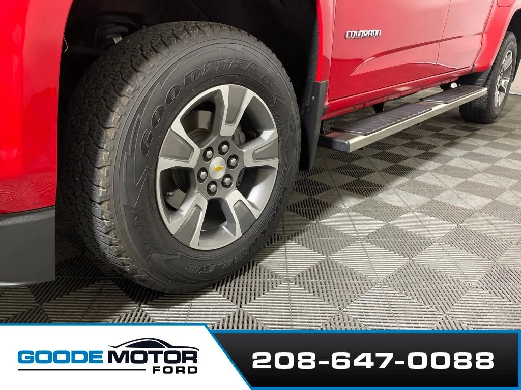 Used 2018 Red Chevrolet Z71 image 27
