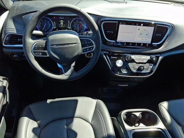 New 2027 White/off-white Chrysler Select image 10