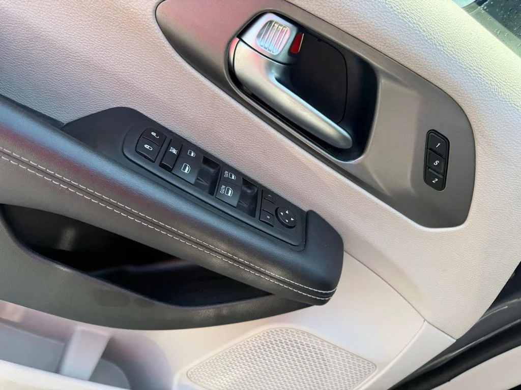 Used 2023 White Chrysler Touring L image 11