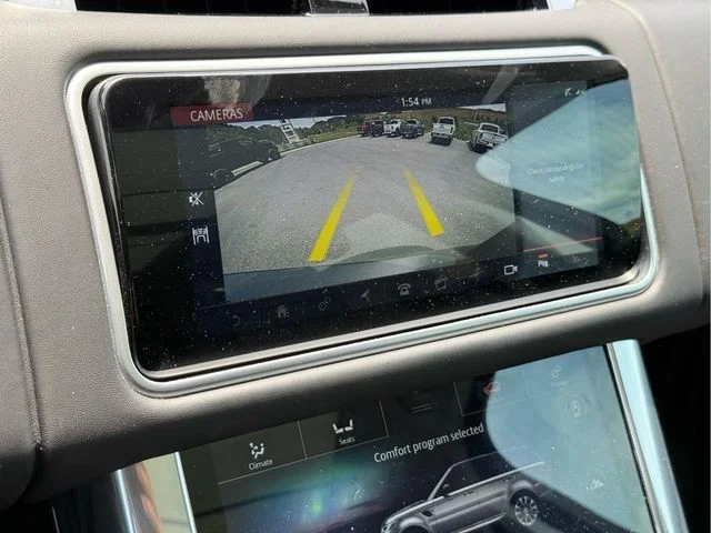 Used 2019 Silver Land Rover HSE Dynamic image 24