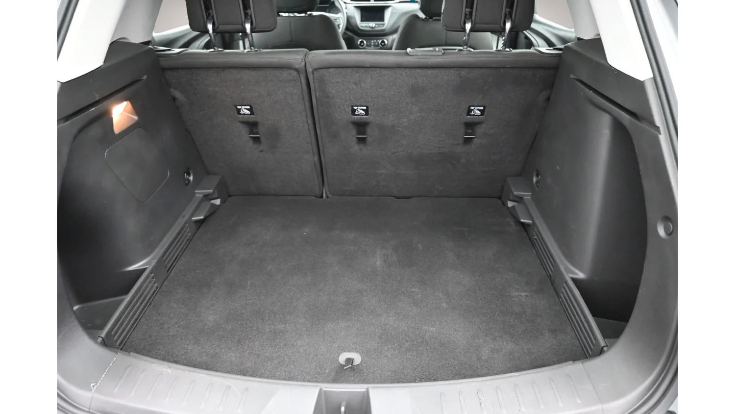 Used 2023 STERLING GRAY METALLIC Chevrolet LS image 27