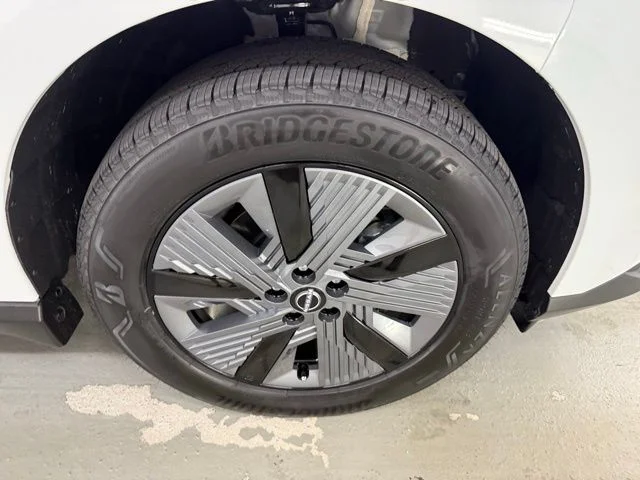 New 2025 Everest White TriCoat Nissan SL image 4