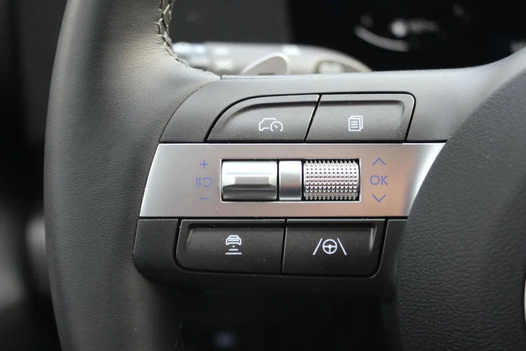 Used 2026 White Hyundai SEL Premium image 18
