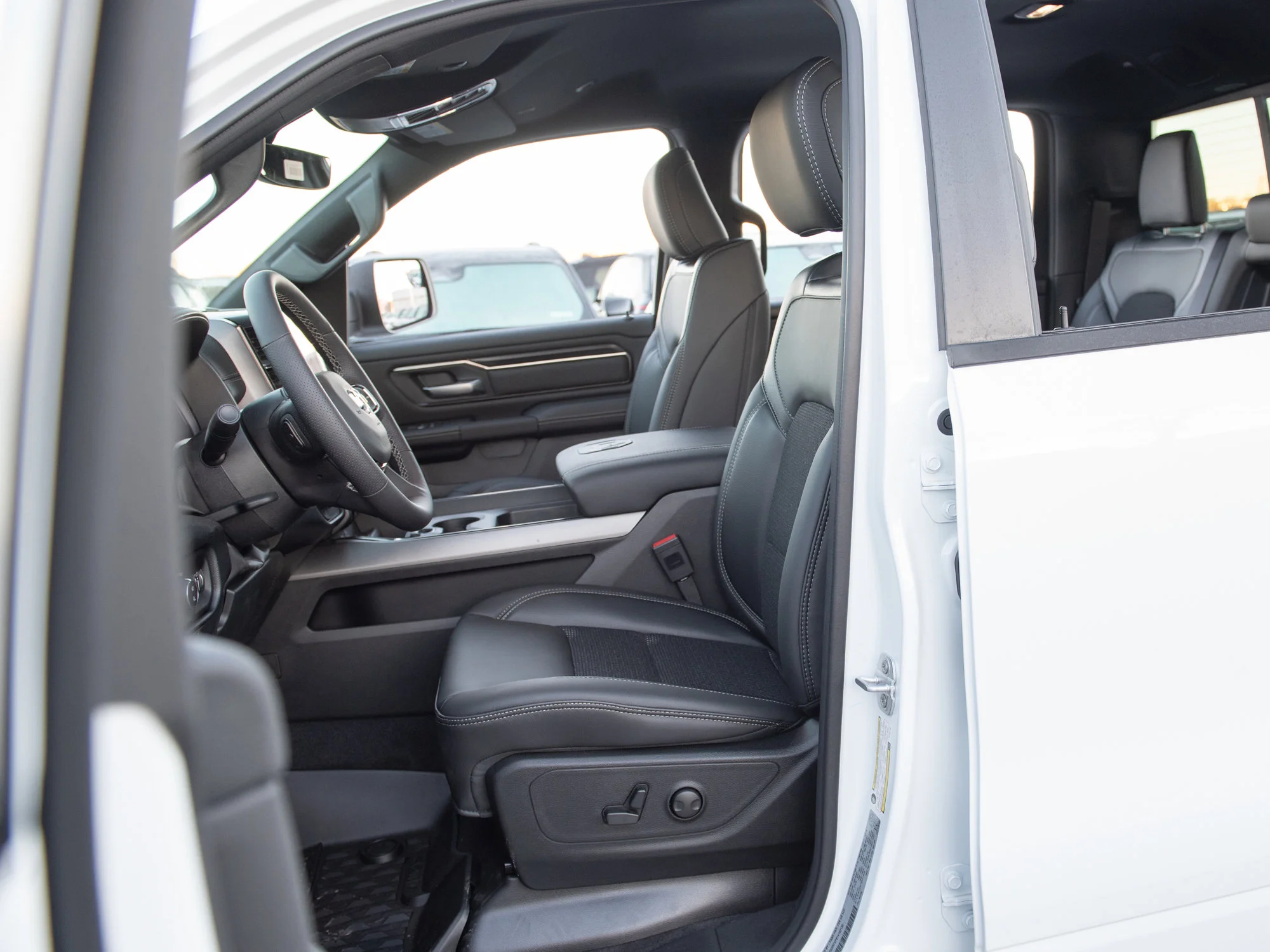 Used 2026 White RAM Sport* Crew Cab 4x4, Twin-Turbo, Heated Seats, 12 Inch Screen, Nav image 20