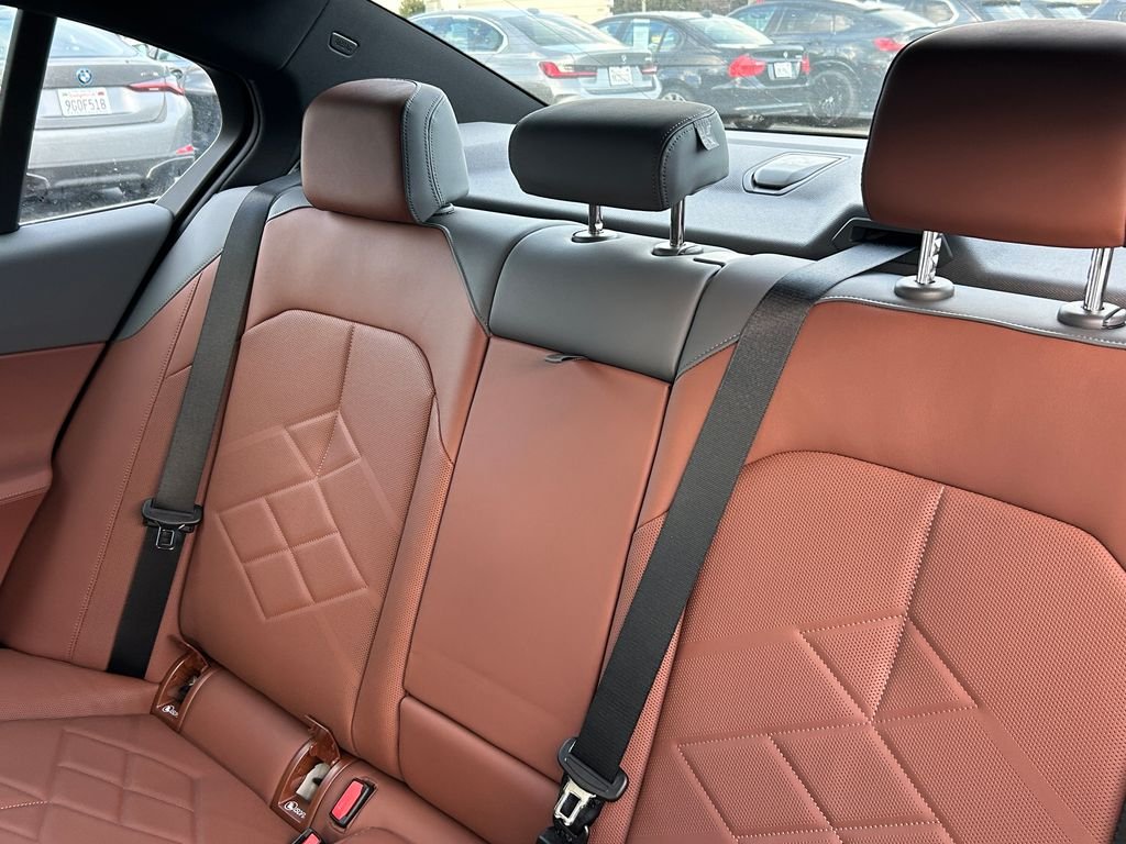 New 2026 Black Sapphire Metallic BMW 530i image 32