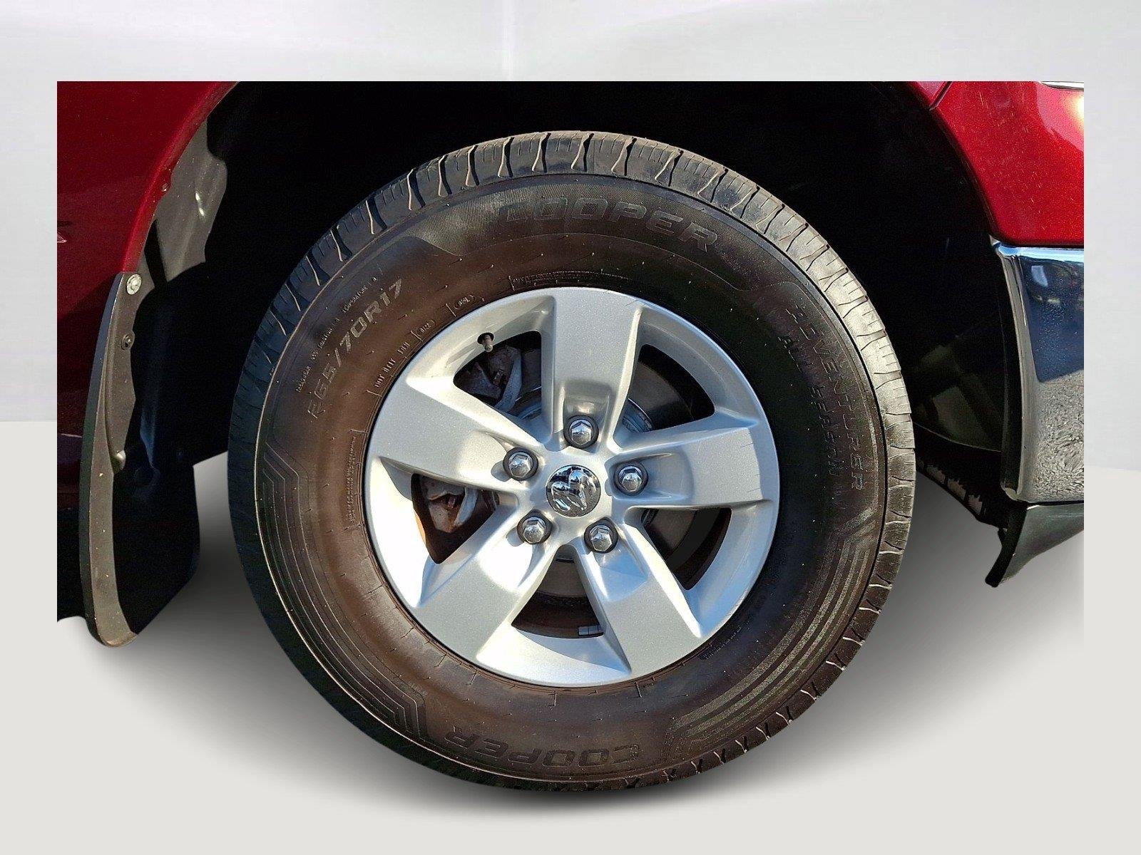 Used 2017 Delmonico Red Pearlcoat Ram SLT image 8