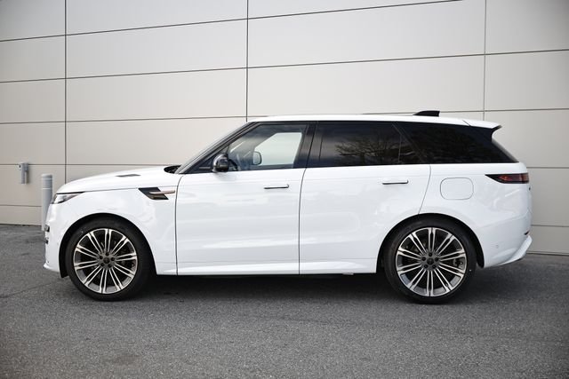 New 2026 Fuji White Land Rover Dynamic SE image 4