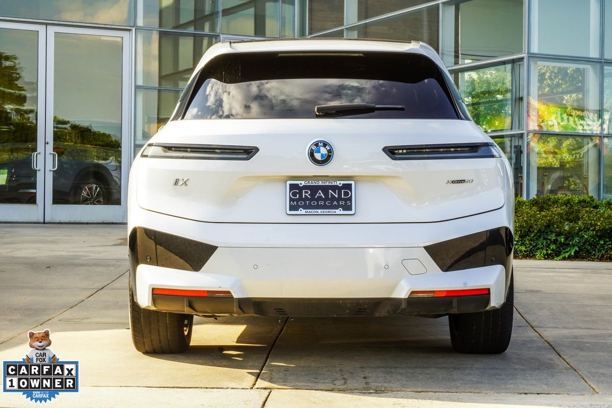 Used 2024 White BMW xDrive50 image 11