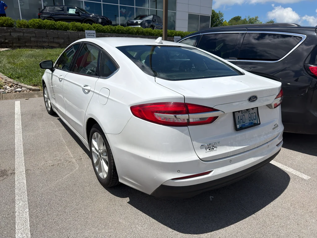 Used 2019 Oxford White Ford SE image 5