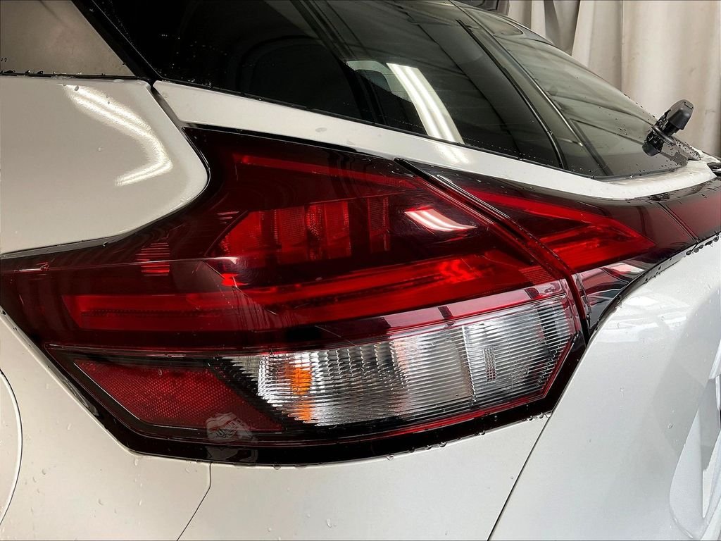 Used 2023 White Nissan SR image 33