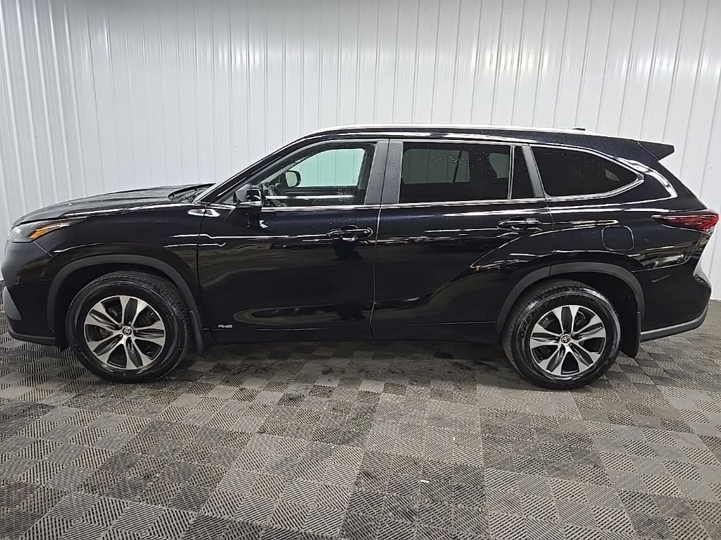 Used 2024 Black Toyota XLE image 5