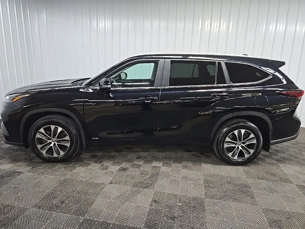Used 2024 Black Toyota XLE image 5