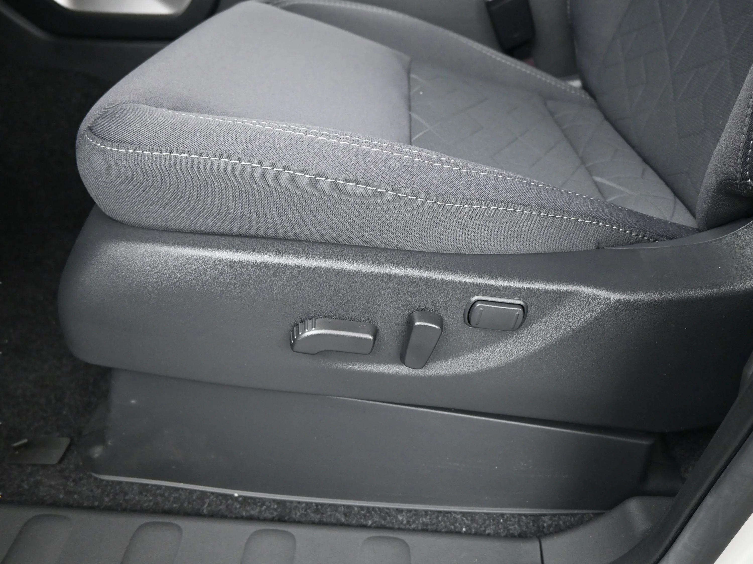 Certified Used 2025 Glacier White Nissan SV image 10