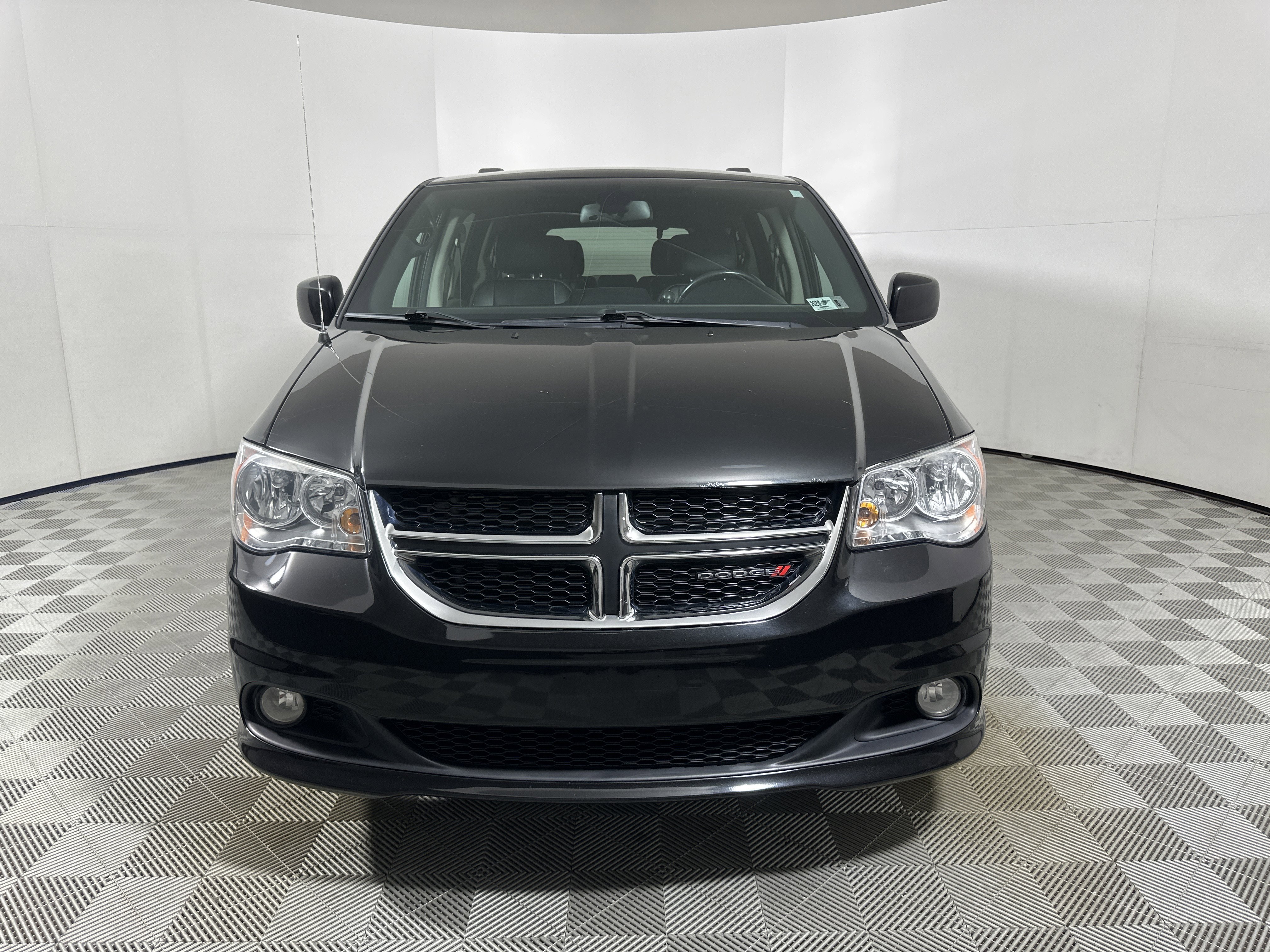 Used 2019 Dodge Grand Caravan SXT with VIN 2C4RDGCG3KR595397 for sale in Parkersburg, WV