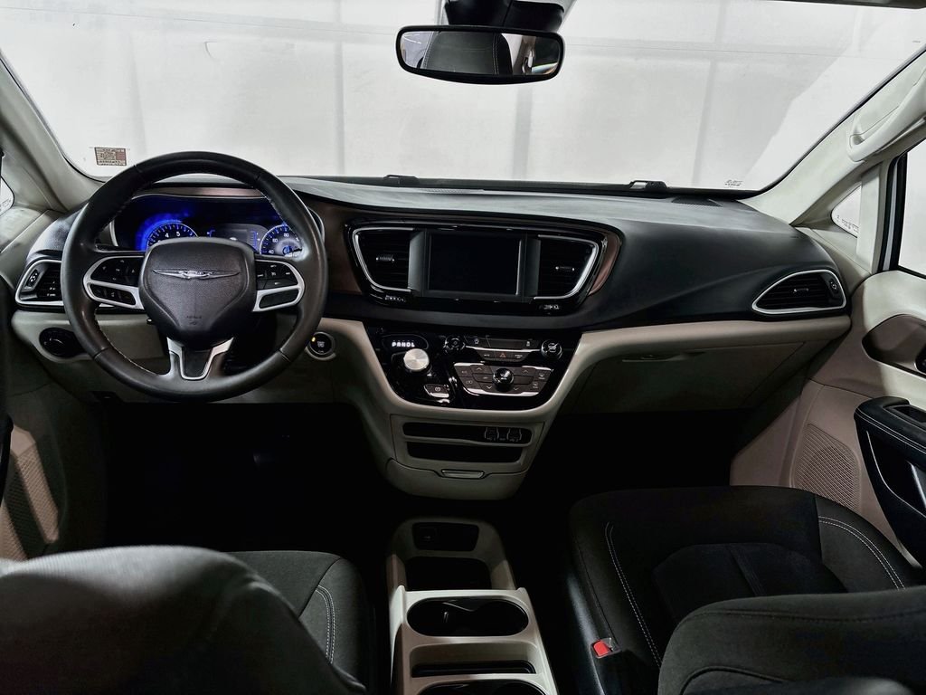 Used 2023 White Chrysler LX image 12