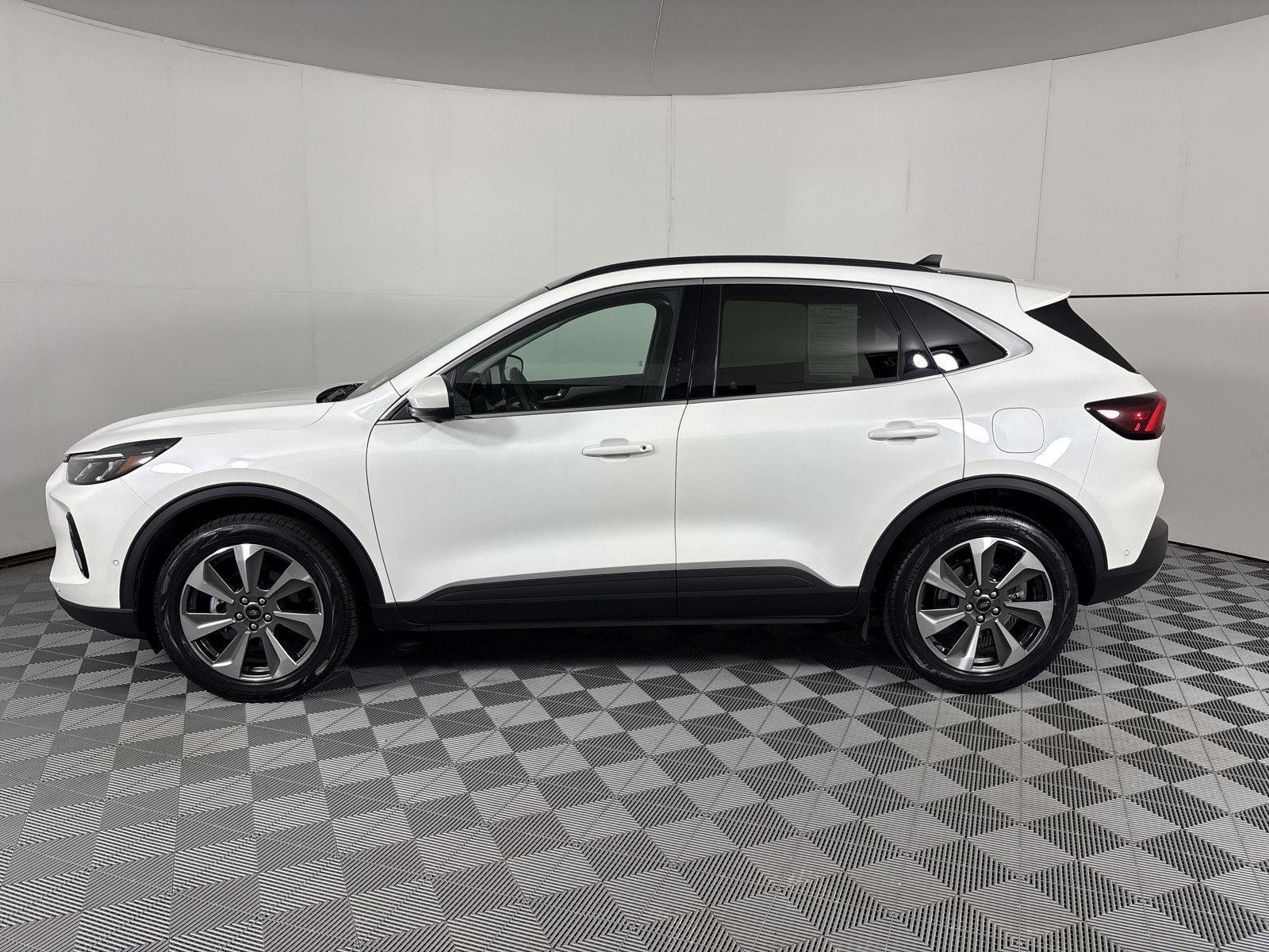 Used 2023 Star White Metallic Tri-Coat Ford Platinum image 15