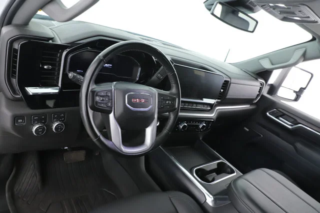 Used 2025 White GMC SLT image 20