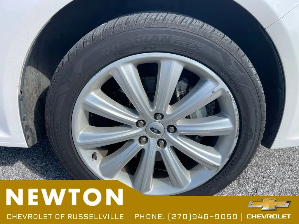Used 2018 White Platinum Clearcoat Metallic Ford SEL image 18