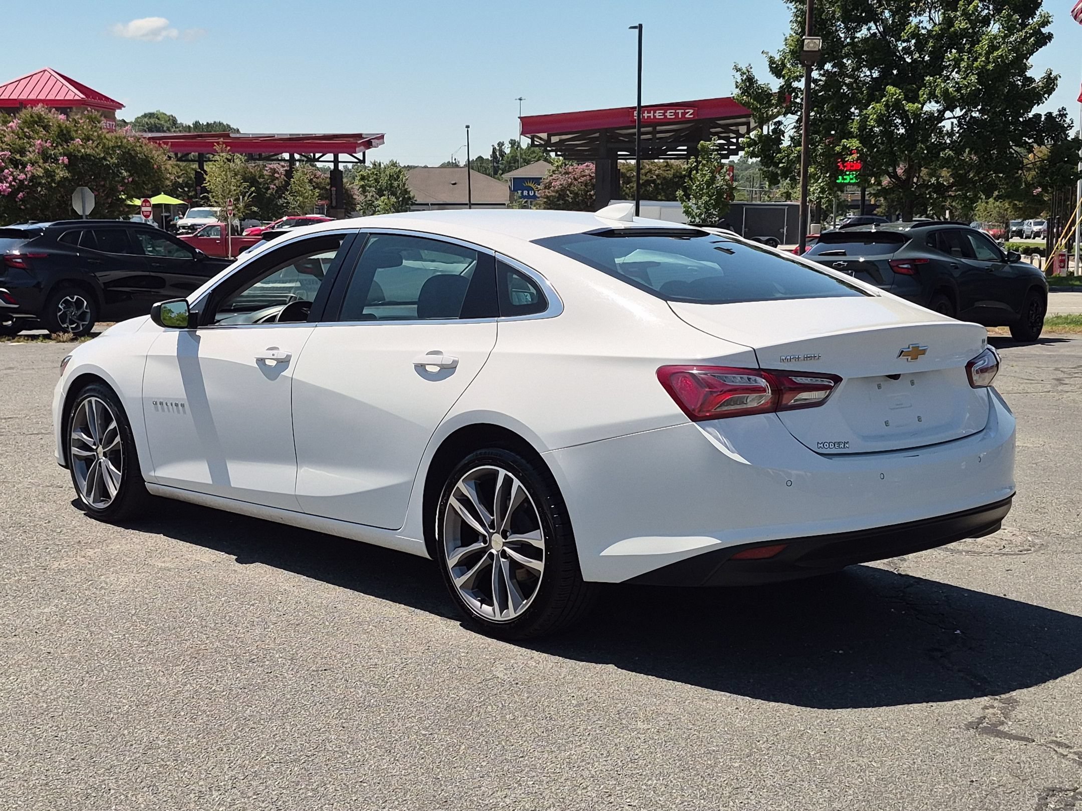 Used 2024 Summit White Chevrolet 2LT image 3