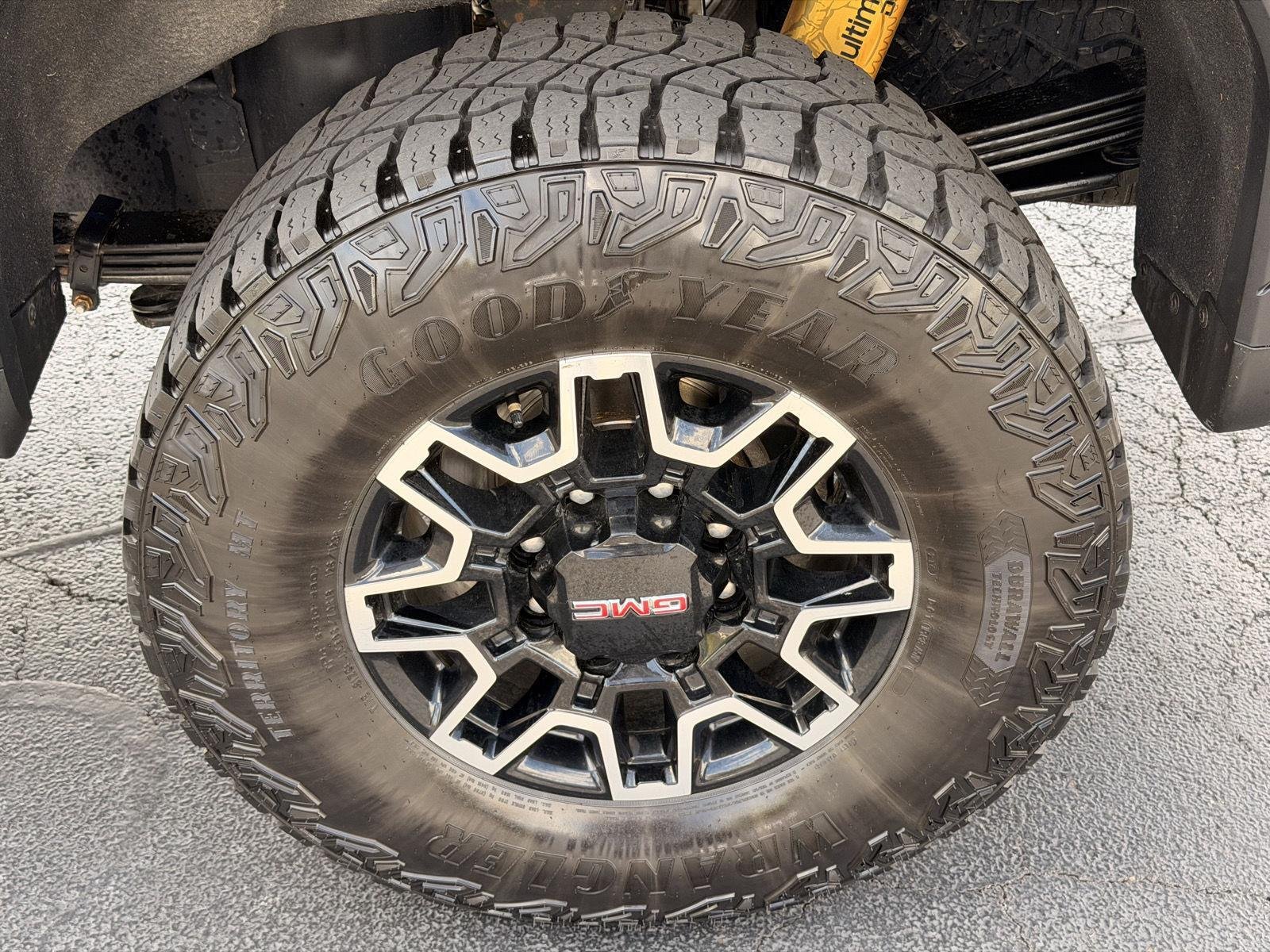 Used 2025 Onyx Black GMC AT4X image 25