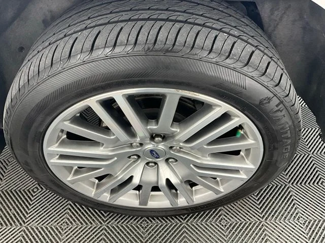 Used 2024 White Ford Limited image 31