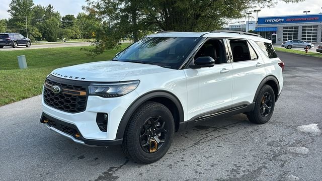 New 2026 Star White Metallic Tri-Coat Ford Tremor image 2