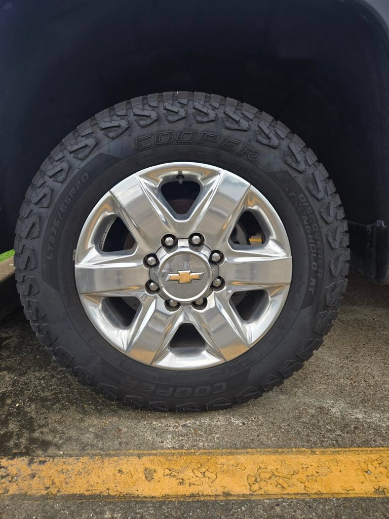 Used 2023 Silver Ice Metallic Chevrolet LTZ image 7